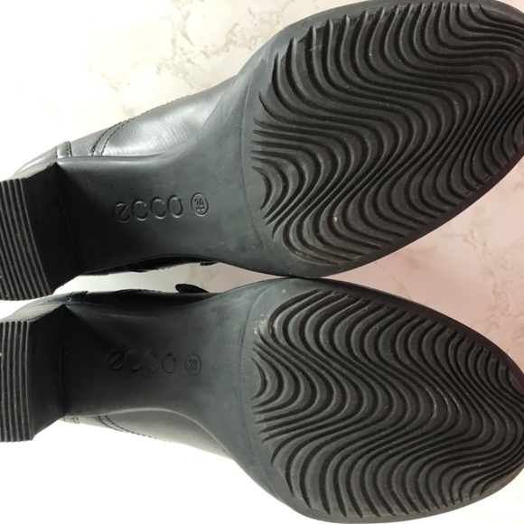 Shoes - Picture 2 of 4